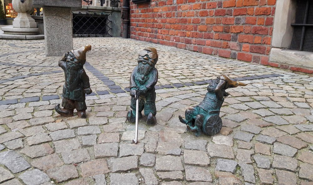 Co fajnego we Wrocławiu - krasnale na rynku we Wrocławiu