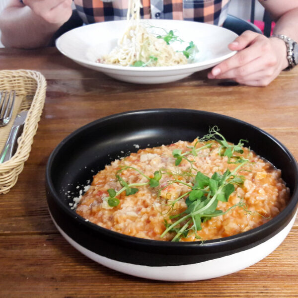 co fajnego w Pszczynie - zdjęcie risotto i spaghetti carbonara w resturacji Punkt G