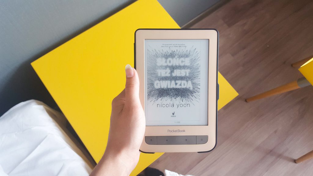 książki na wakacje - słońce też jest gwiazdą n. yoon - opinia